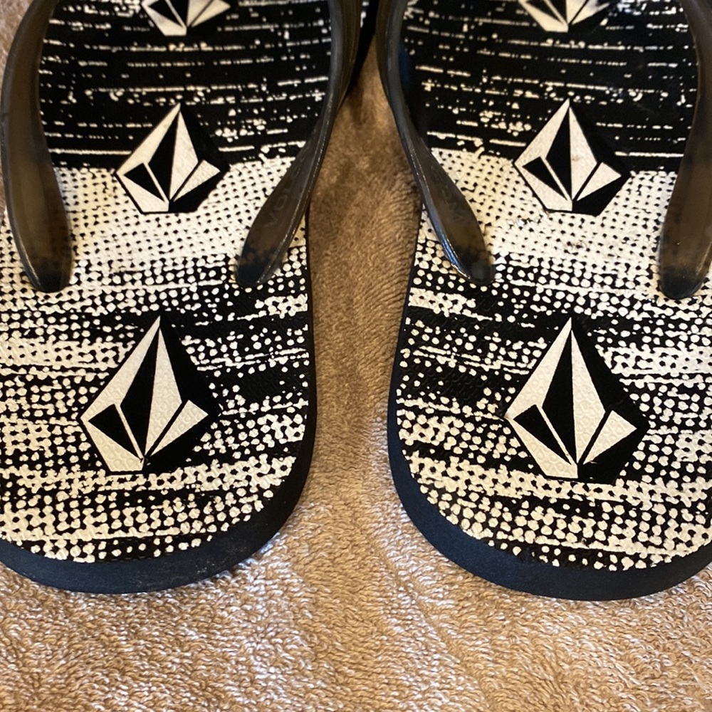 VOLCOM - Picture 2 of 4